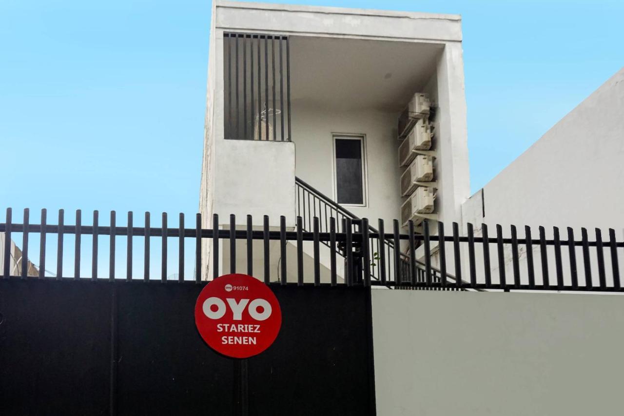 Super Oyo 91074 Stariez Senen Syariah Hotel Jakarta Buitenkant foto