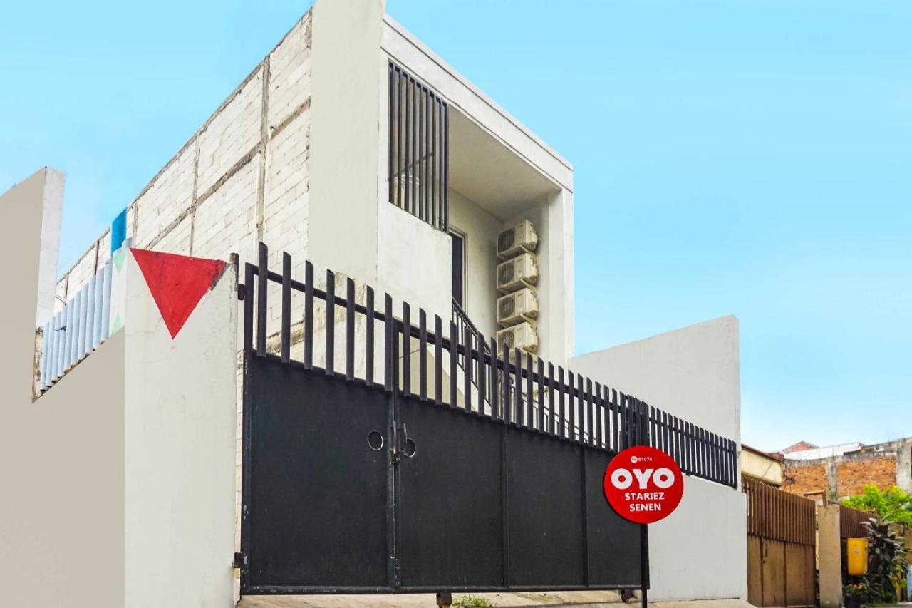 Super Oyo 91074 Stariez Senen Syariah Hotel Jakarta Buitenkant foto